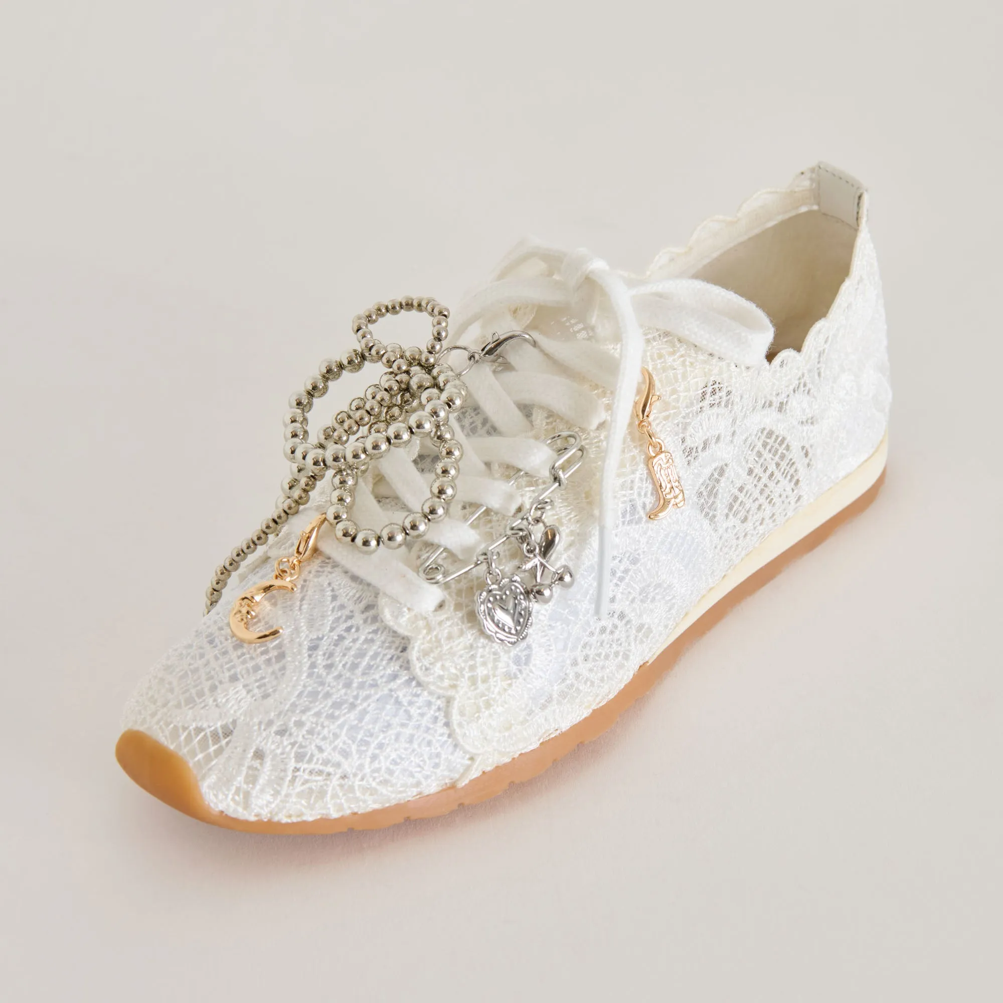 DAYANA SNEAKERS WHITE LACE   PIN CHARM BUNDLE