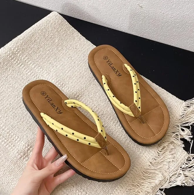 Halemet Flip Flops for Women Trendy Beach Sandals Travel Flip Flops Polka Dot Vacation Sandals Non Slip Flat Sandal Outdoor