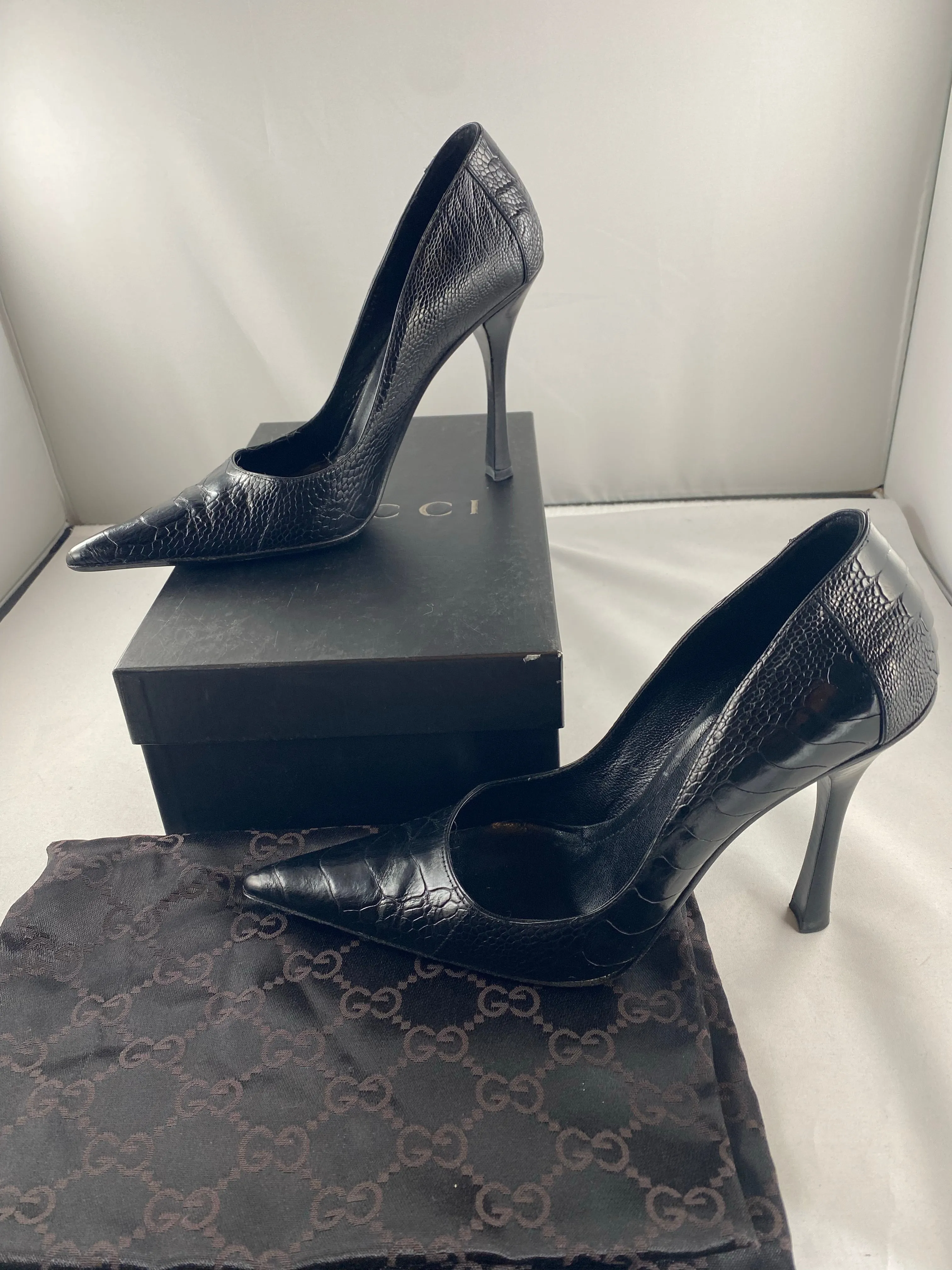 Iconic Tom Ford For Gucci Ostrich pointed pumps- IT 38