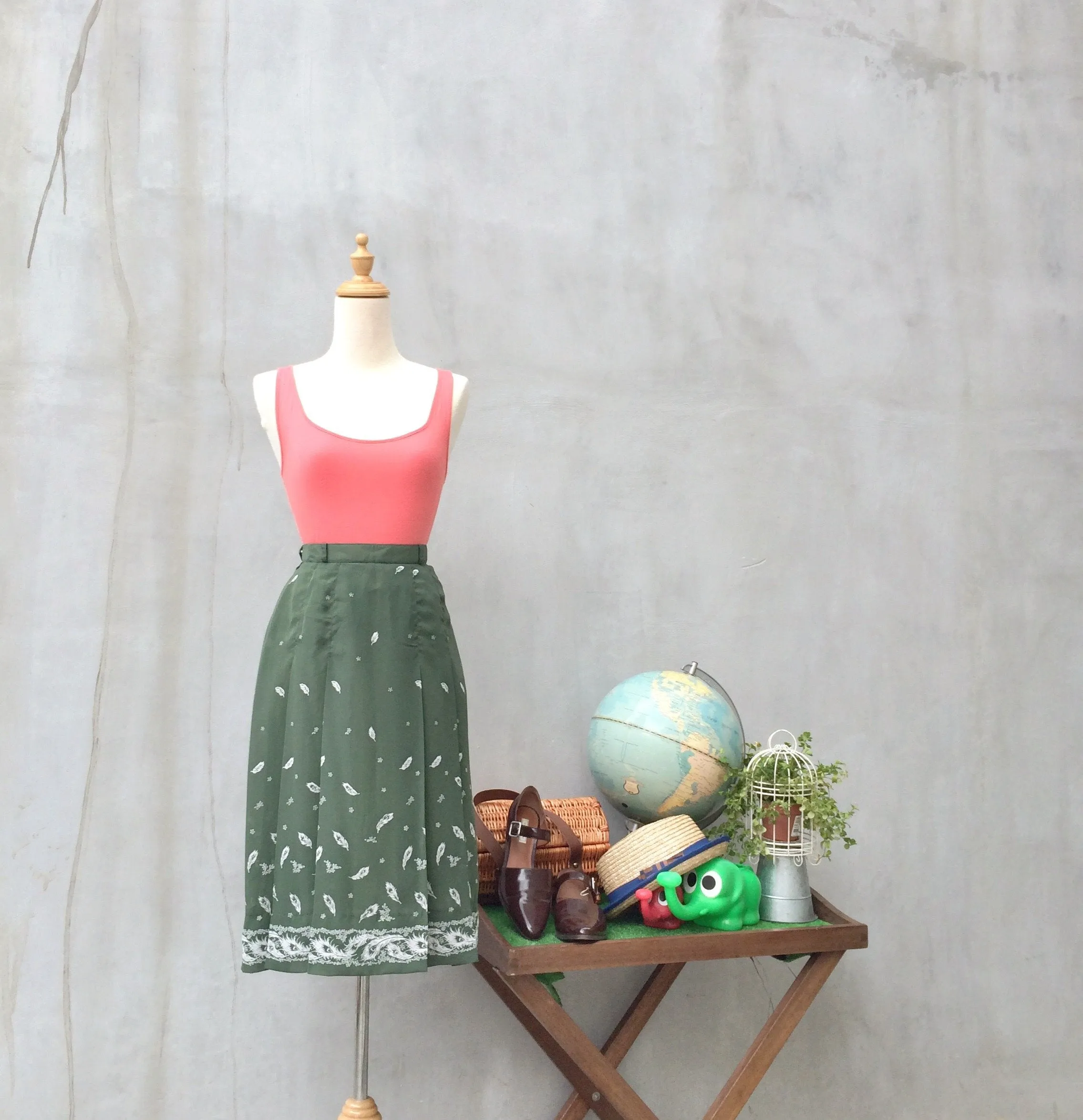 Stirred not Shaken | Vintage 1960s 1970s Olive green White Floral print Skirt